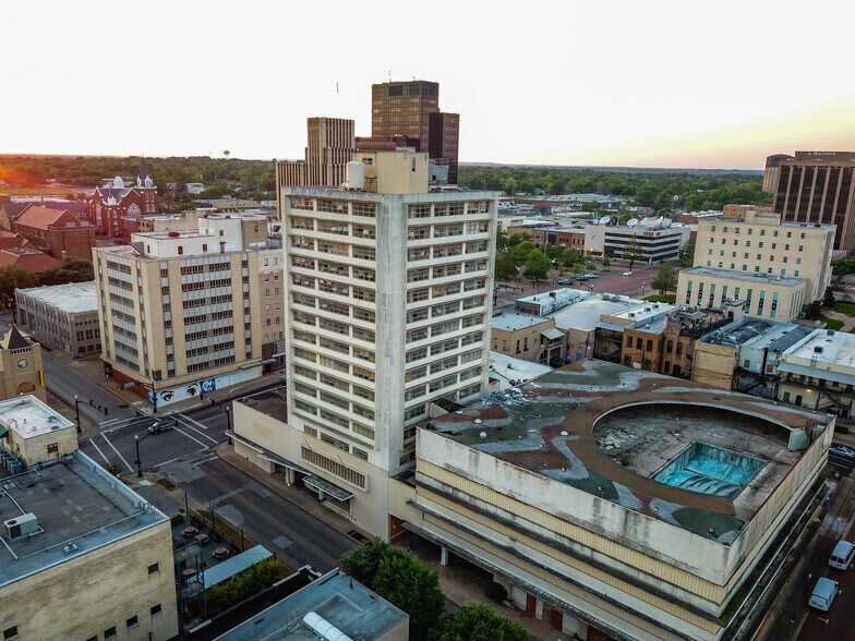 More Photos Of 106 E Elm St, Tyler Office For Lease