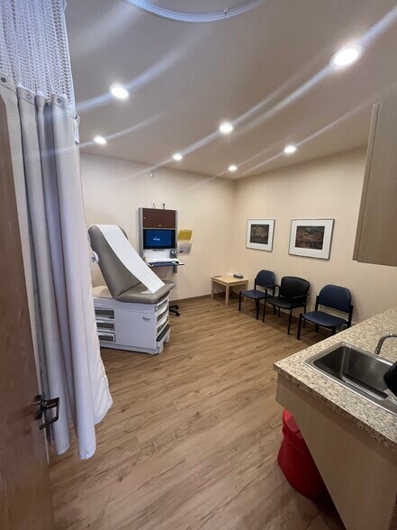 More Photos Of 175 N 1st St, Lander Healthcare For Lease