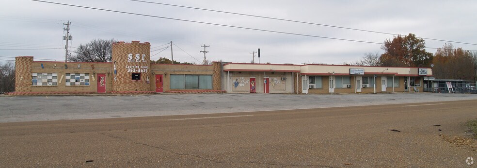 Primary Photo Of 6033-6079 US Highway 51 N, Millington Service Station For Sale