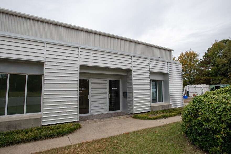 More Photos Of 303 Gadsden St, Columbia Warehouse For Lease