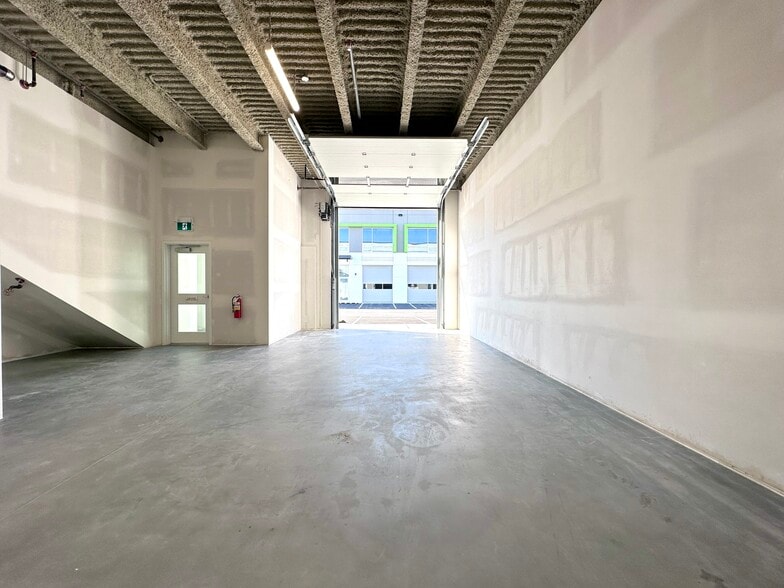 More Photos Of 951 E Kent Av N, Vancouver Industrial For Sale