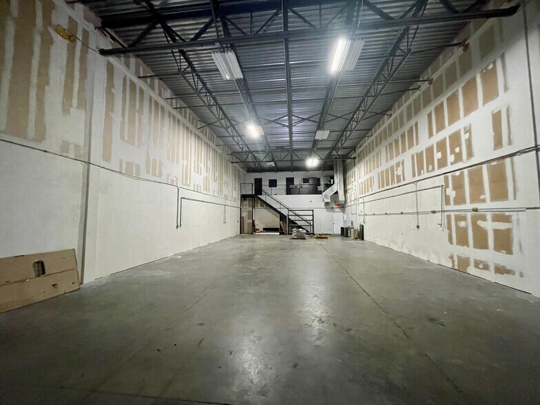 More Photos Of 3700-3718 SW 30th Ave, Fort Lauderdale Warehouse For Sale