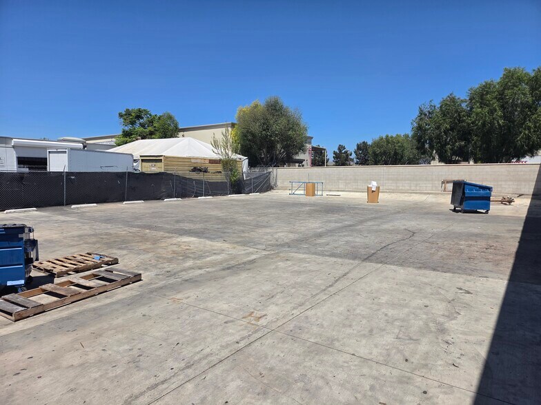 More Photos Of 1031-1035 S Linwood Ave, Santa Ana Warehouse For Lease
