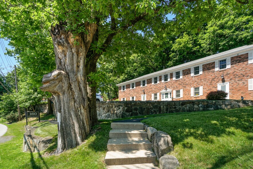 More Photos Of 160 N State Rd, Briarcliff Manor Village Medical For Lease