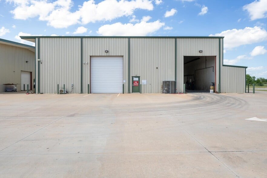 More Photos Of 13020 S Sunnylane Rd, Moore Industrial For Lease