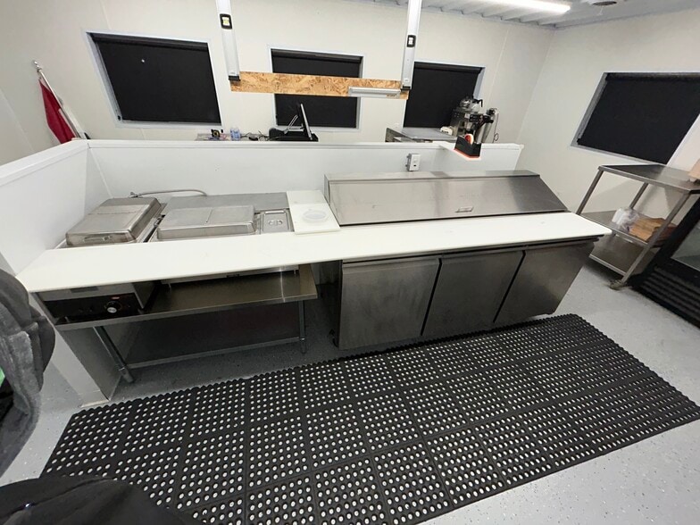 More Photos Of 1002 Cross st, Robinson Restaurant For Sale