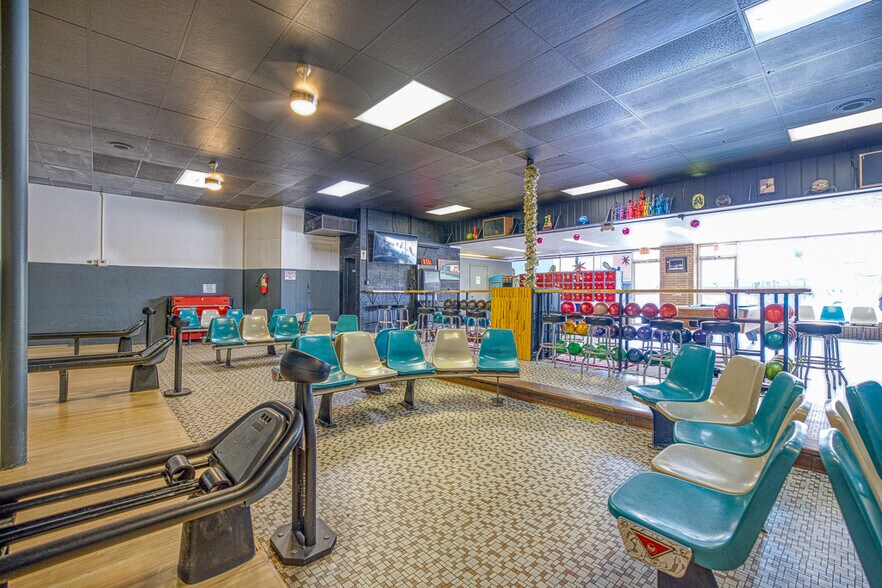 More Photos Of 109 W Main St, Watonga Storefront For Sale