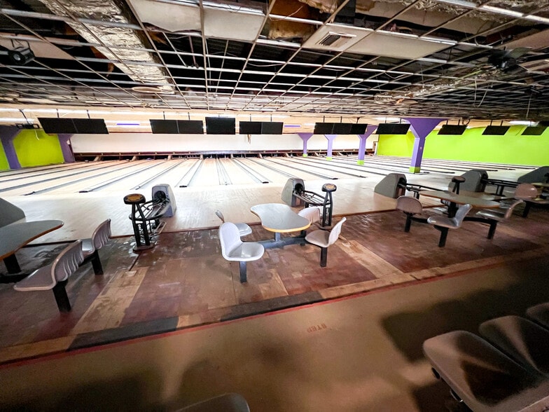 More Photos Of 3920 W Wall St, Midland Bowling Alley For Lease
