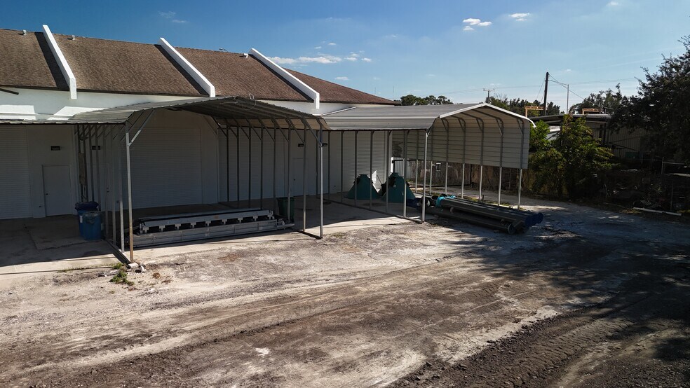 More Photos Of 2700 Evans Ave, Fort Myers Light Manufacturing For Lease