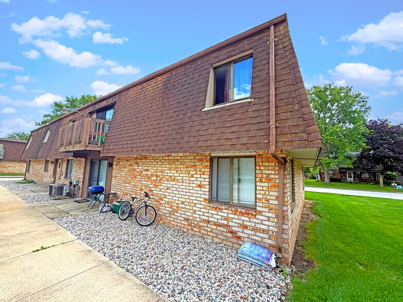 More Photos Of 535 Coyne St, Bourbonnais Apartments For Sale