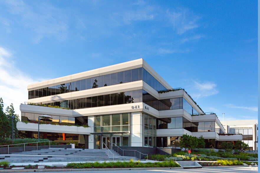 More Photos Of 841 Apollo St, El Segundo Office For Lease