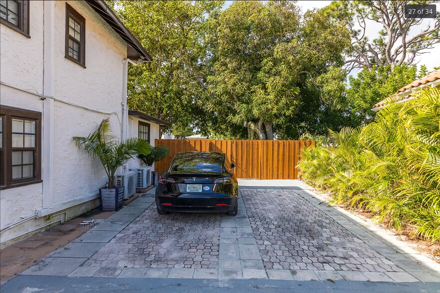 More Photos Of 326 S Federal Hwy, Lake Worth Specialty For Sale