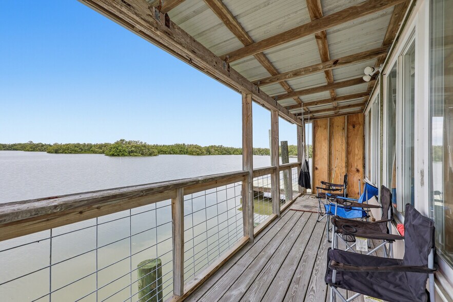 More Photos Of 505 3rd St, Cedar Key Restaurant For Sale
