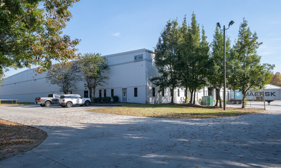 More Photos Of 198 Gulfstream Rd, Savannah Warehouse For Lease
