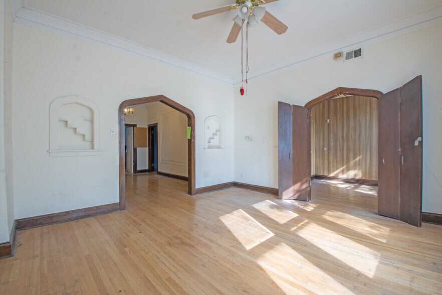 More Photos Of 4018 N Western Ave, Chicago Freestanding For Sale