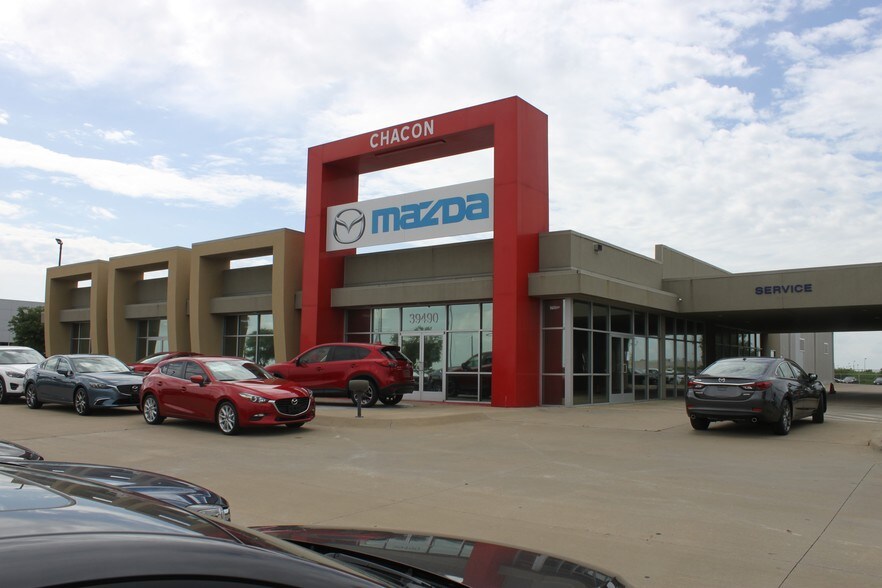 More Photos Of 39490 Lyndon B Johnson Fwy, Dallas Auto Dealership For Lease