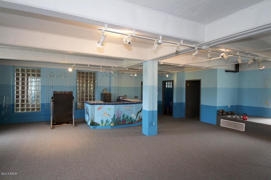 More Photos Of 1051 S Wall St, Carbondale Flex For Sale