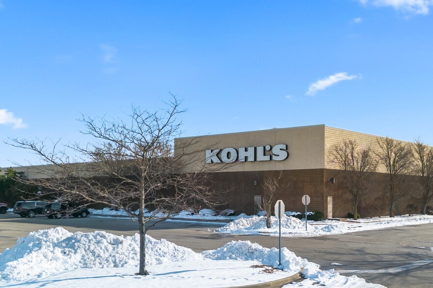 More Photos Of 1240 Hickory Point Mall, Forsyth Department Store For Sale