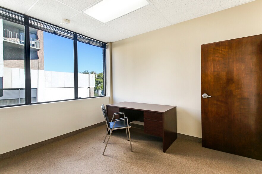 More Photos Of 300 Drayton St, Savannah Office Residential For Sale