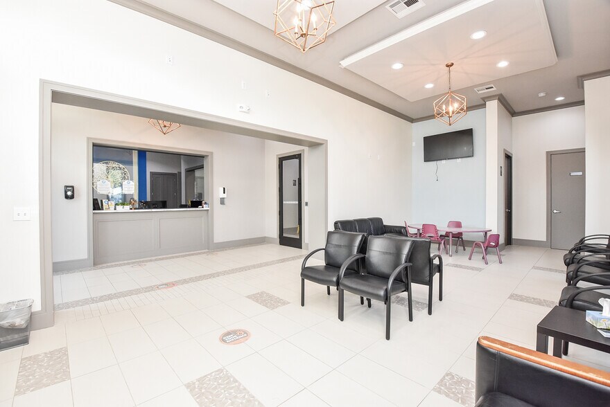 More Photos Of 8703 Meadowcroft Dr, Houston Medical For Lease