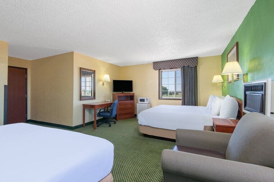More Photos Of 4701 10th St, Great Bend Hotel For Sale