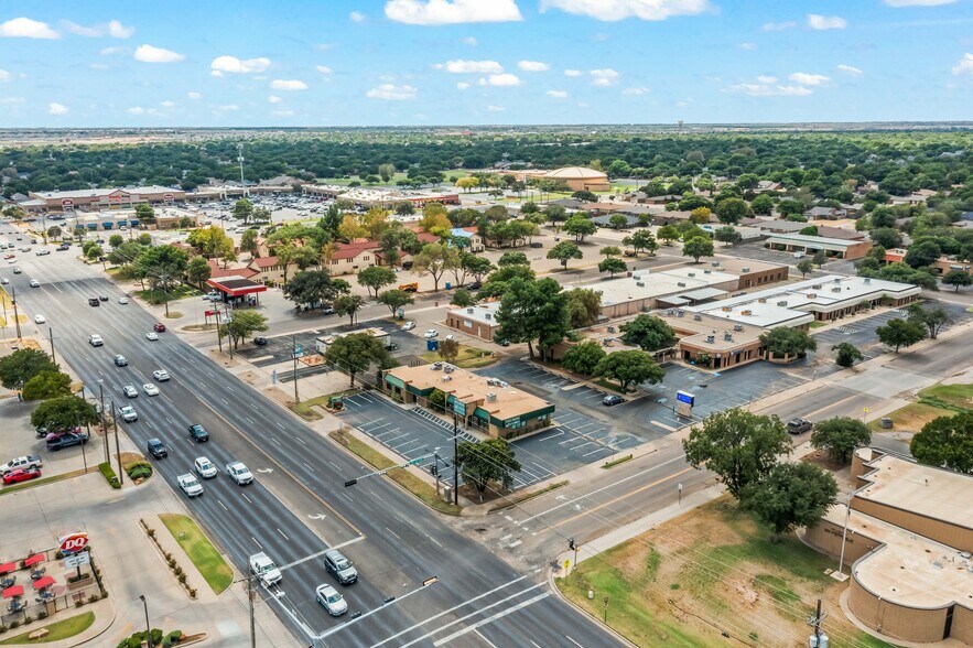 More Photos Of 7902 Slide Rd, Lubbock Veterinarian Kennel For Lease