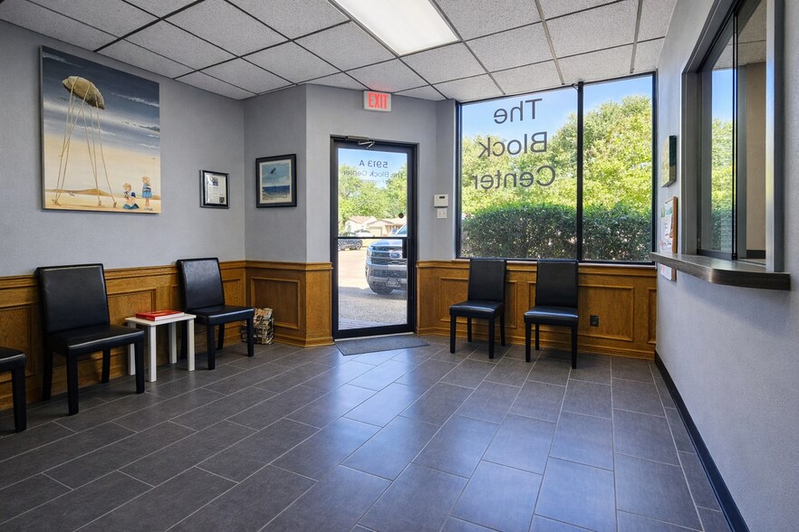 More Photos Of 5913-5921 Lovell Ave, Fort Worth Office For Sale