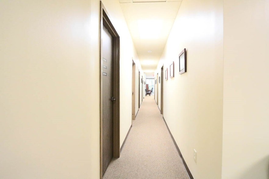 More Photos Of 2020 N Loop Fwy W, Houston Office For Lease