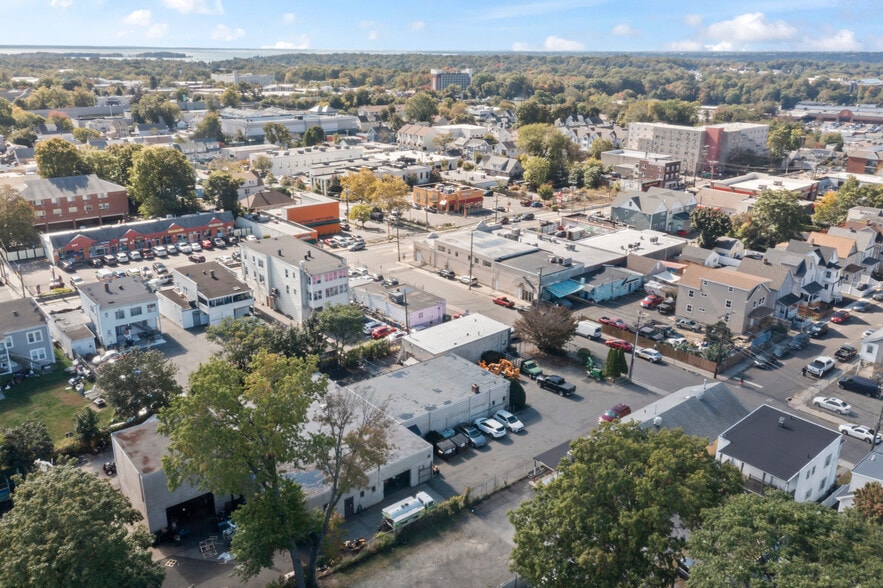 More Photos Of 15 Virgil St, Stamford Freestanding For Sale