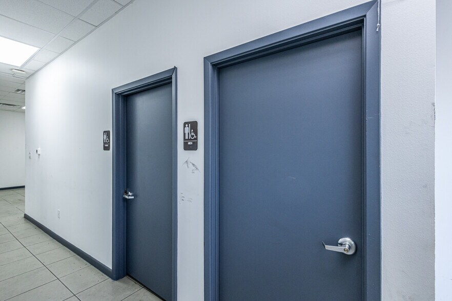 More Photos Of 13806 N Unitec Dr, Laredo Warehouse For Lease