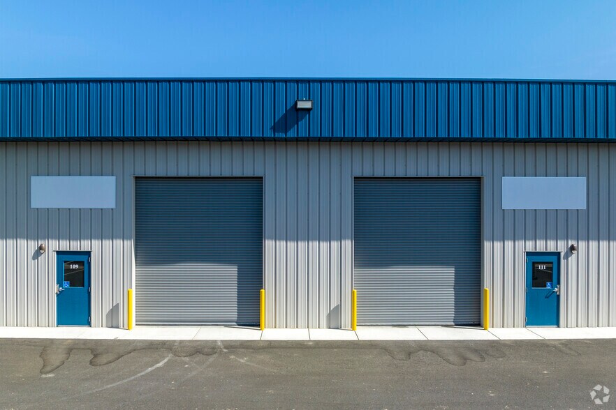 More Photos Of 325-355 S Schnoor Ave, Madera Warehouse For Lease