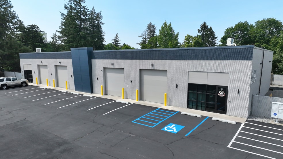 More Photos Of 21 N Skipworth Rd, Spokane Valley Showroom For Sale