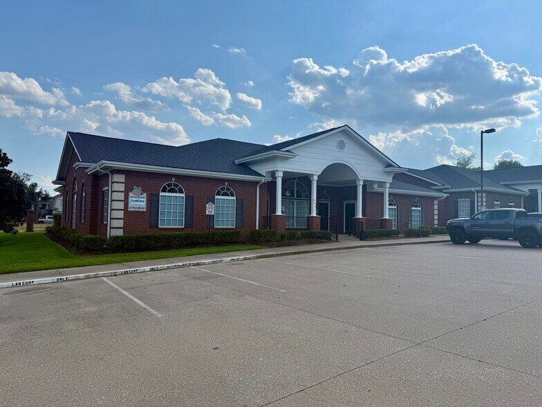 Primary Photo Of 641 S Broadway Ave, Tyler Unknown For Lease