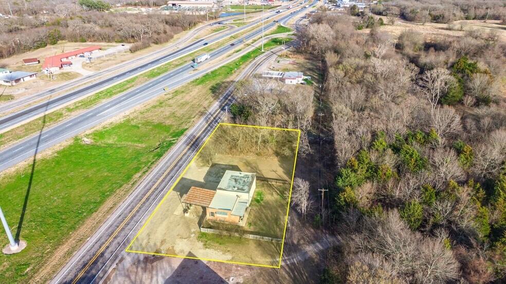 More Photos Of 1403 Interstate Highway 30, Greenville General Retail For Sale