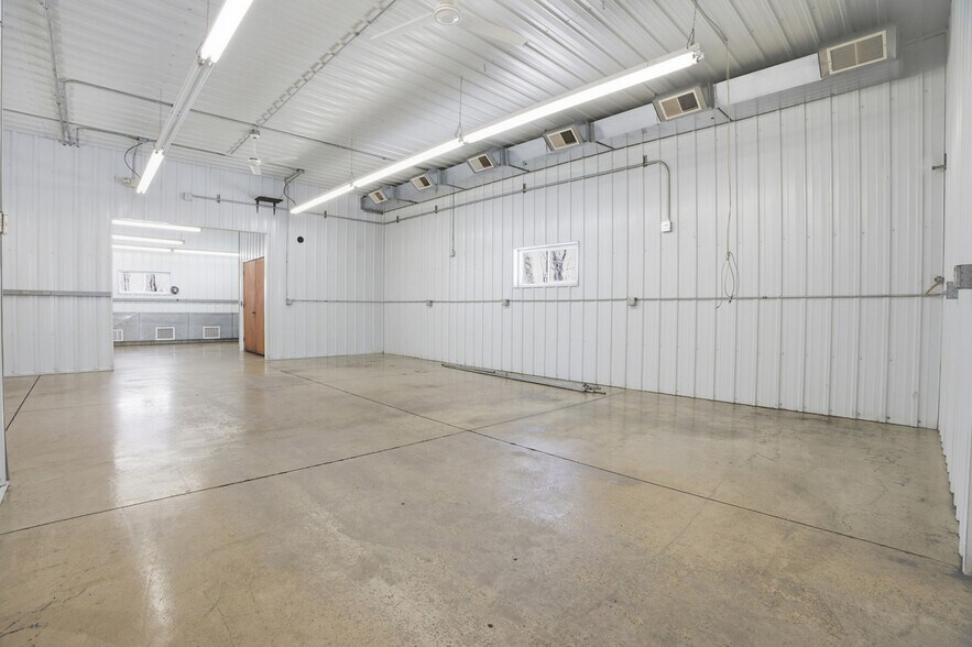 More Photos Of 15652 200th St, Hutchinson Flex For Lease