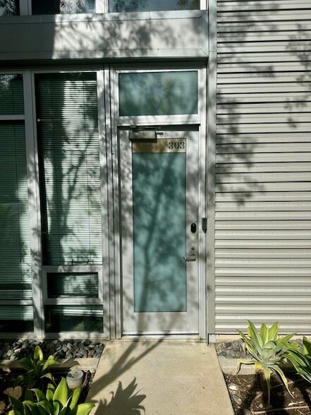 More Photos Of 3450 Cahuenga Blvd W, Los Angeles Office Residential For Lease