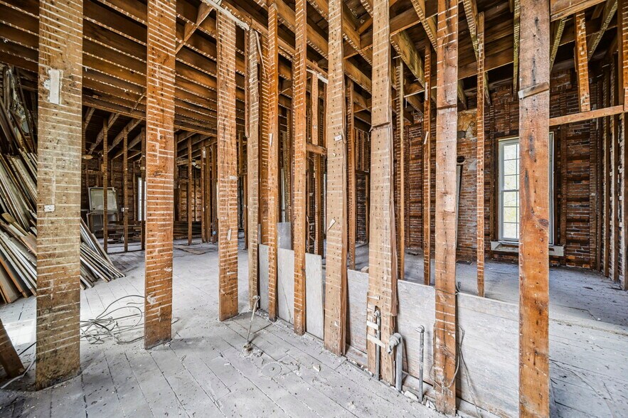 More Photos Of 2699 E Center St, North Kingsville Apartments For Sale