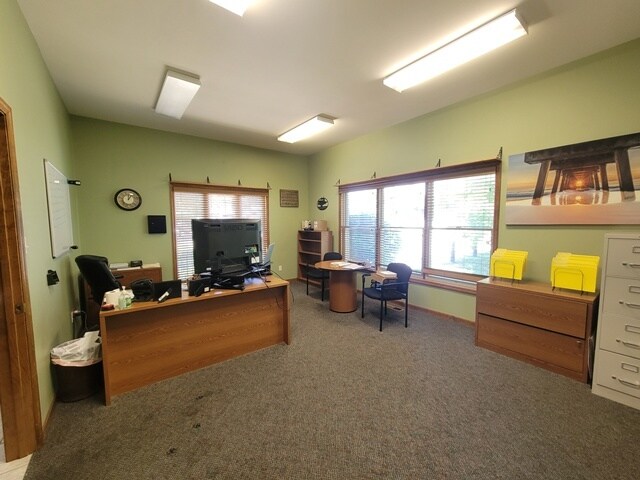 More Photos Of 1 Geeding Ln, Troy Medical For Lease