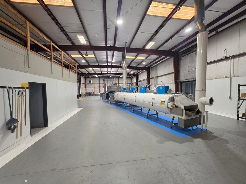 More Photos Of 801 E Michigan St, Evansville Distribution For Sale