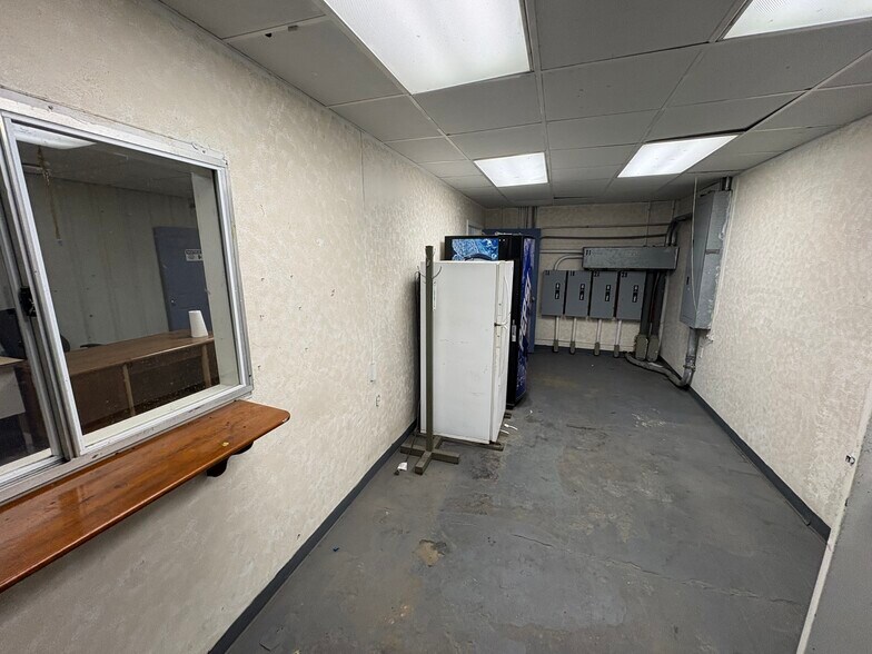 More Photos Of 11375 US-701 Hwy, Elizabethtown Refrigeration Cold Storage For Sale
