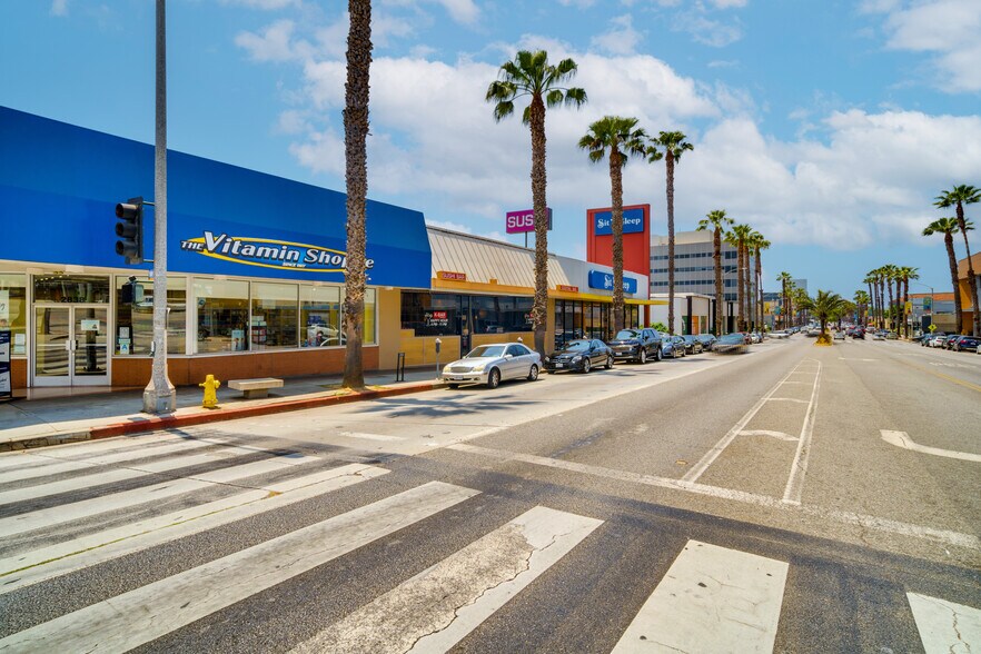 More Photos Of 2828-2838 Wilshire Blvd, Santa Monica Restaurant For Lease