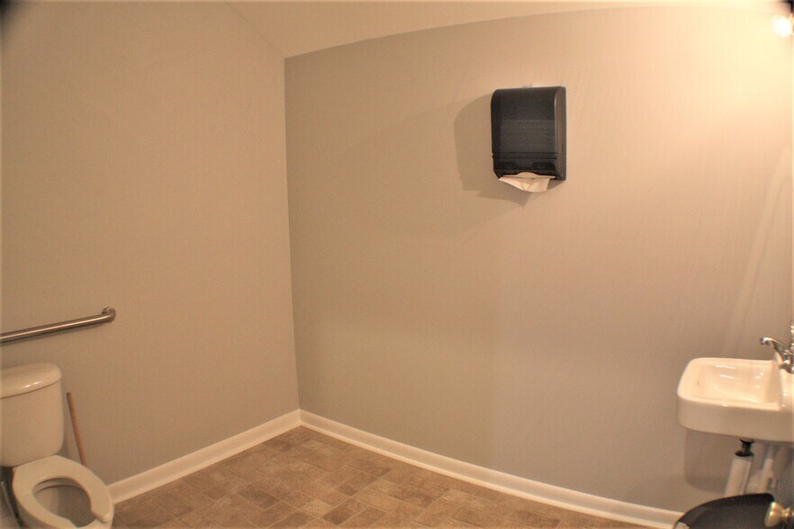 More Photos Of 32191 Nassau Rd, Lewes General Retail For Lease