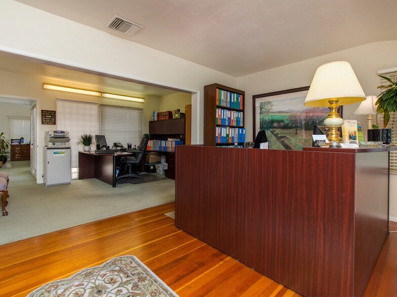 More Photos Of 315 N Vine St, Fallbrook Office For Sale