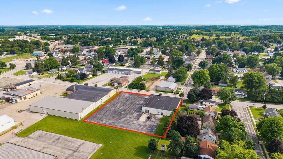 More Photos Of 1828 Park Ave, New Holstein Light Distribution For Sale