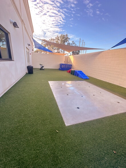 More Photos Of 2386 Florida Highway 426 Hwy, Oviedo Veterinarian Kennel For Sale