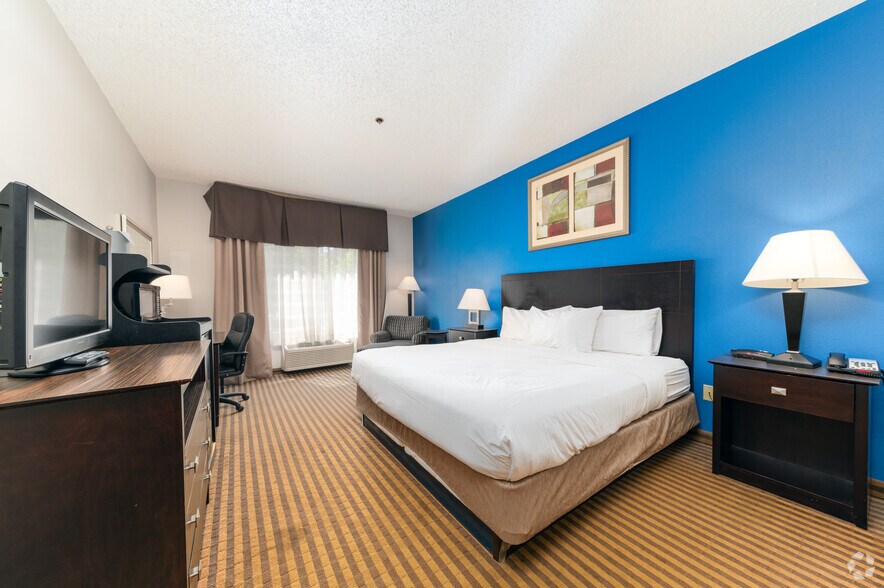 More Photos Of 3630 E Cork St, Kalamazoo Hotel For Sale