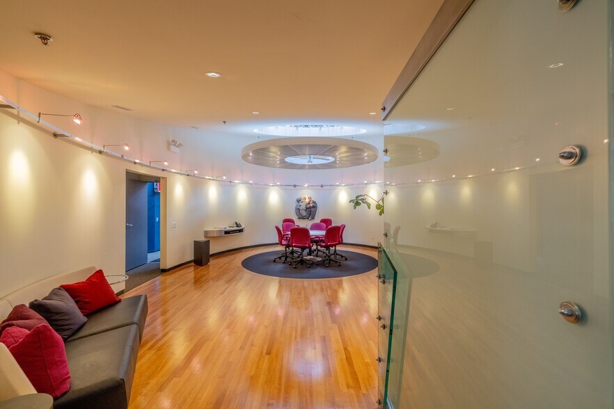 More Photos Of 21 S Racine Ave, Chicago Warehouse For Lease