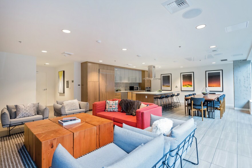 More Photos Of 900 NE 65th St, Seattle Apartments For Lease