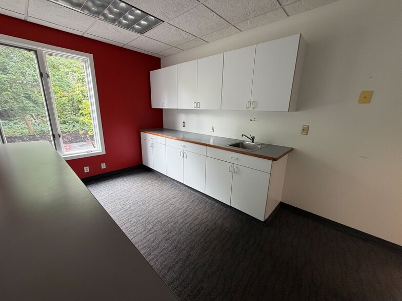 More Photos Of 10 Grove St, Pittsford Office For Lease