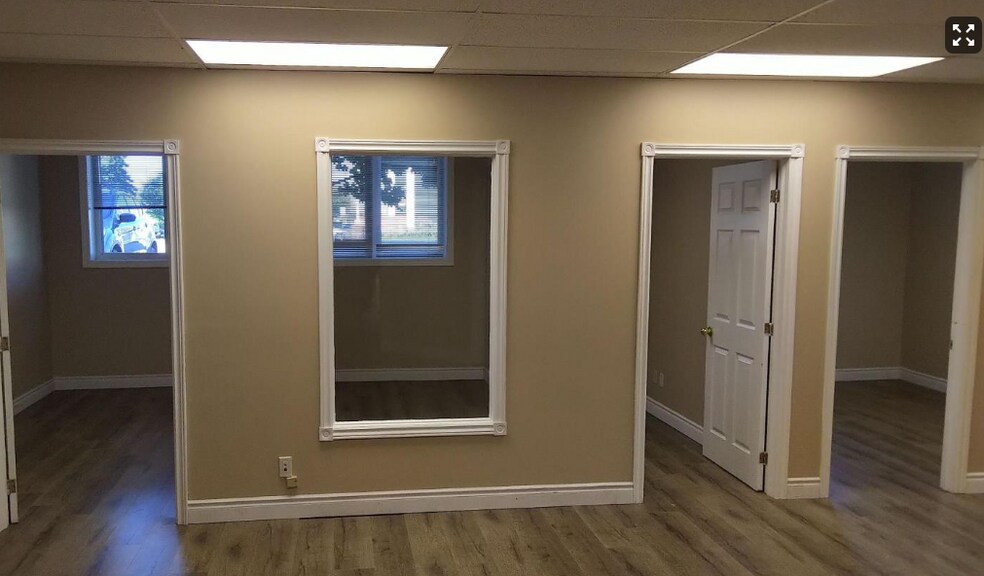 More Photos Of 2914 S Sheridan Way, Oakville Medical For Sale